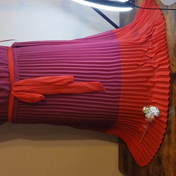 Layne BRYANT SIZE 28 plus sized pleated vibrant red and fushia dress - Picture 3 of 9